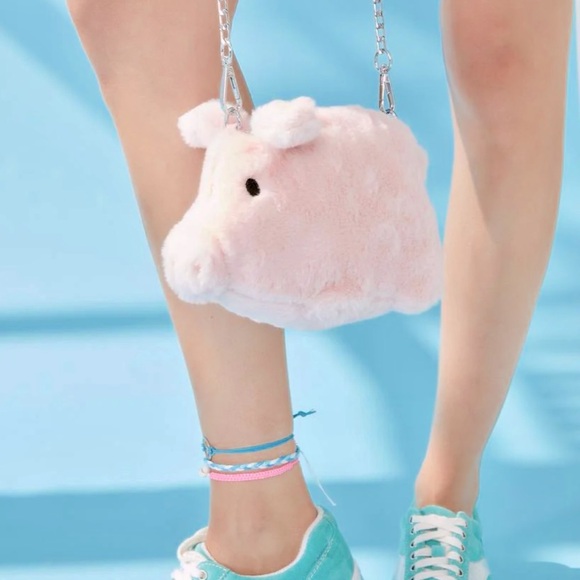 Delia’s ‘Hogs & Kisses’ plush pigs chain strap crossbody purse - Picture 1 of 6